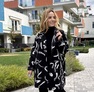 Smoothi kabát fekete – Mintás női kabát – Innova Fashion – 2. kép